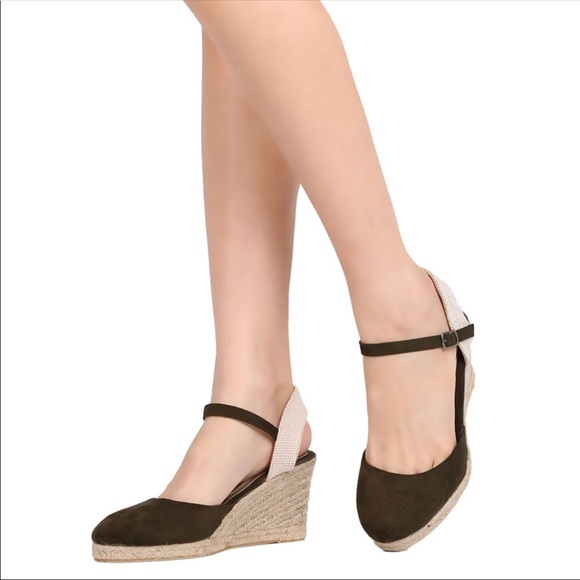 Ladies ankle strap backless wedge shoes. Tan. NIB - Picture 4 of 4